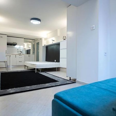 Studio With Courtyard Just Steps Away Vitosha Str โซเฟีย ภายนอก รูปภาพ