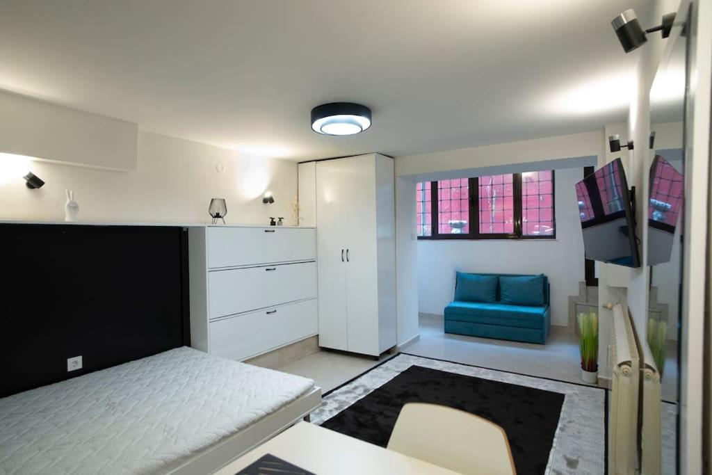 Studio With Courtyard Just Steps Away Vitosha Str โซเฟีย ภายนอก รูปภาพ
