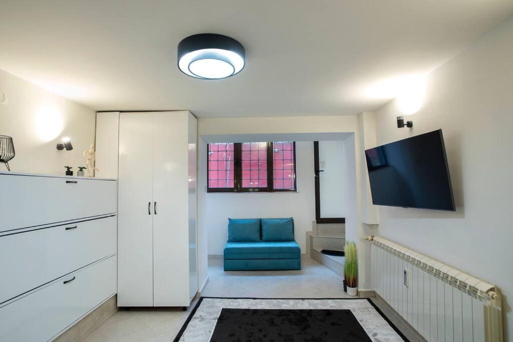 Studio With Courtyard Just Steps Away Vitosha Str โซเฟีย ภายนอก รูปภาพ