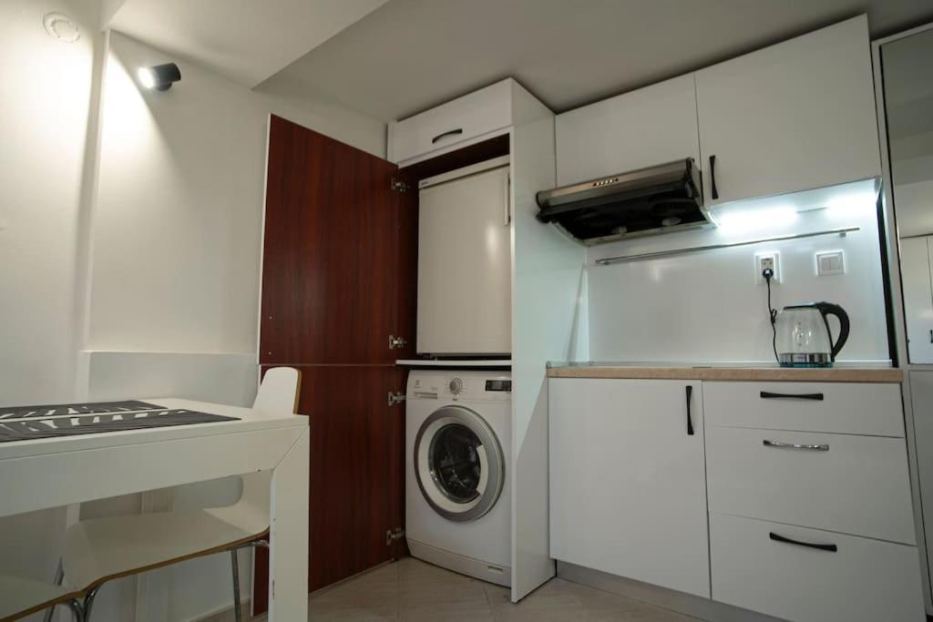 Studio With Courtyard Just Steps Away Vitosha Str โซเฟีย ภายนอก รูปภาพ